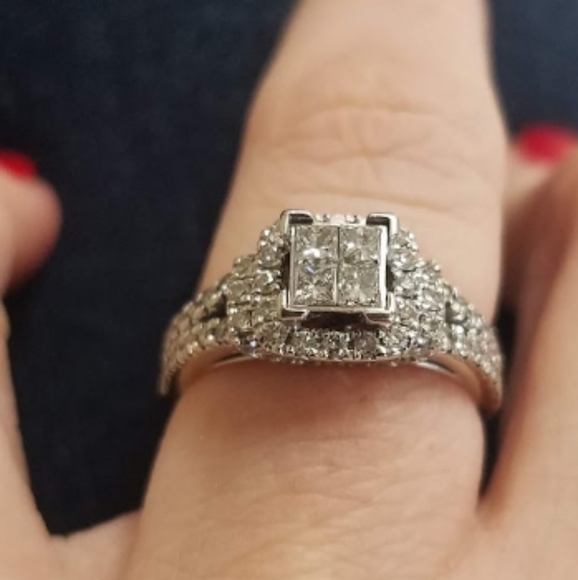 Engagement ring - Picture 2 of 2